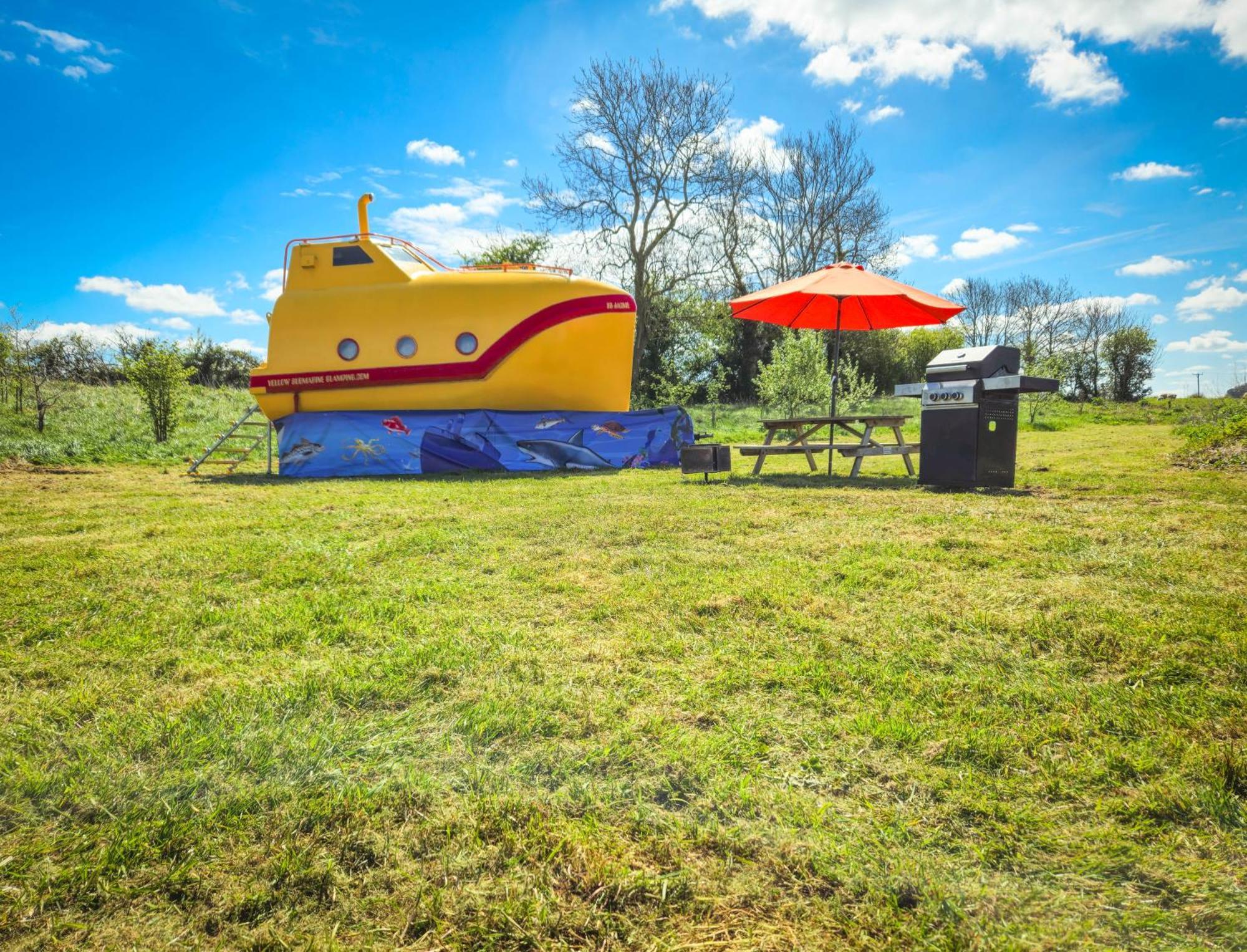 The Yellow Submarine Чеддар Екстер'єр фото