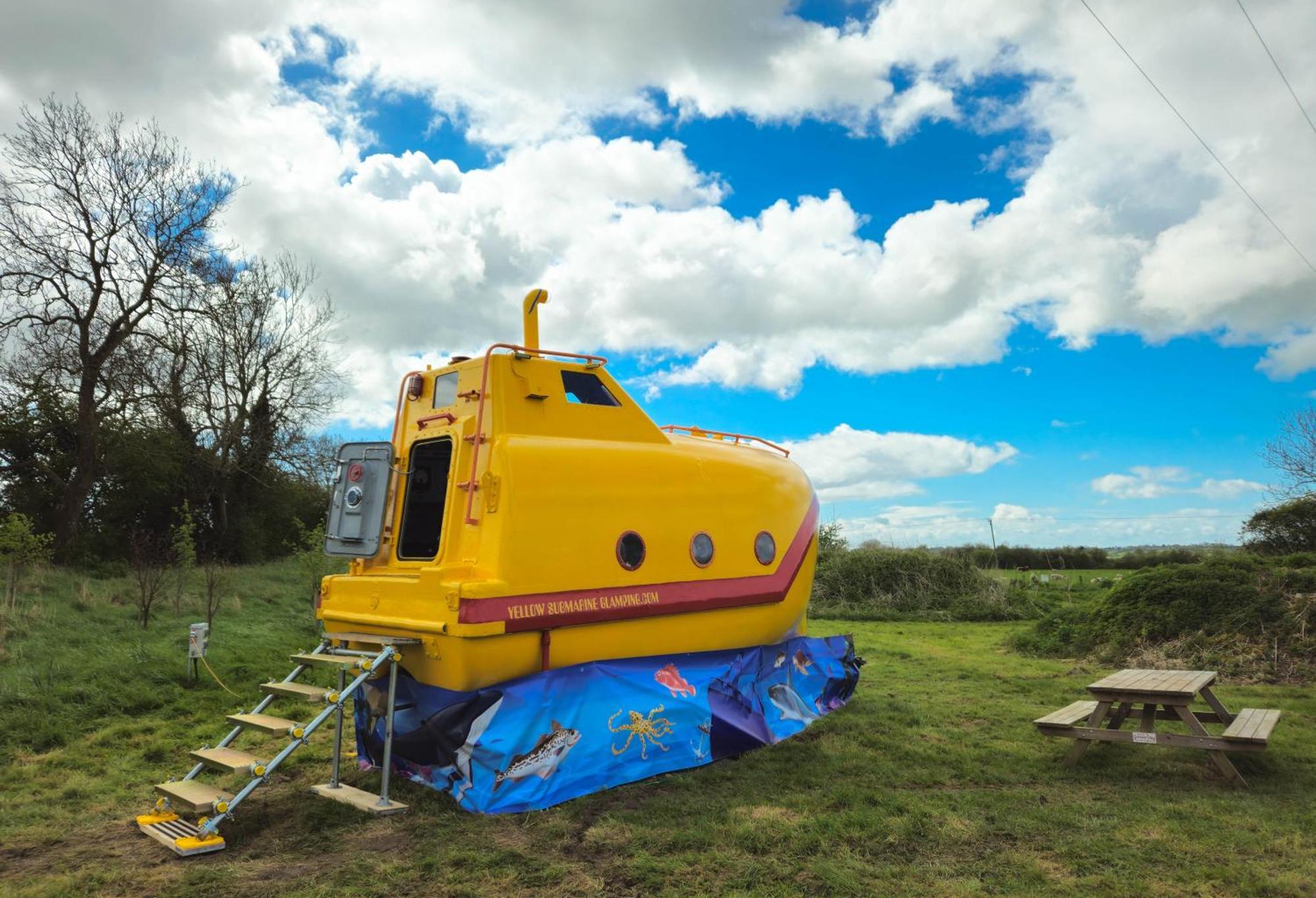 The Yellow Submarine Чеддар Екстер'єр фото