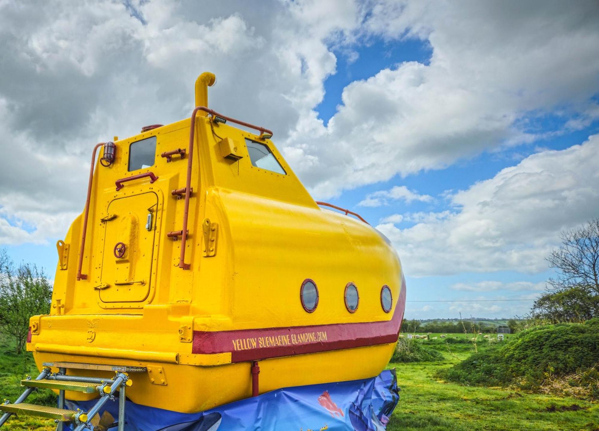 The Yellow Submarine Чеддар Екстер'єр фото