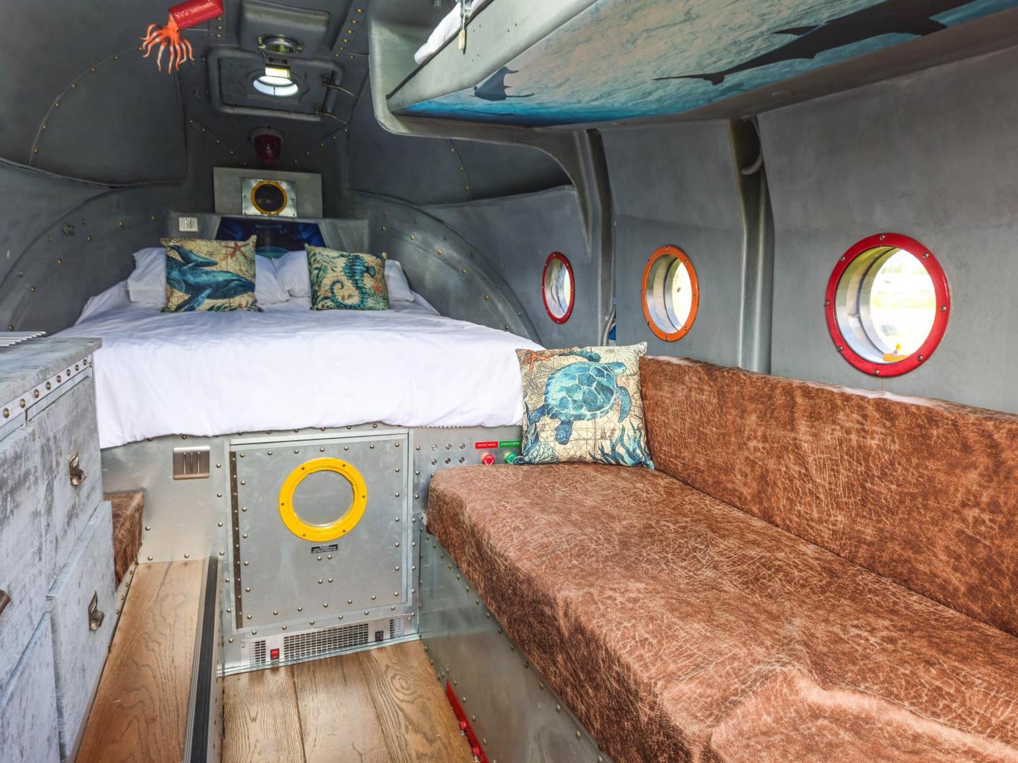 The Yellow Submarine Чеддар Екстер'єр фото